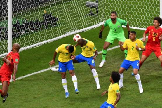The ball, shot by Belgium's defender Vincent Kompany (L), hits Brazil's midfielder Fernandinho (3L) to score an own goal during the Russia 2018 World Cup quarter-final football match between Brazil and Belgium at the Kazan Arena in Kazan on July 6, 2018. / AFP PHOTO / SAEED KHAN / RESTRICTED TO EDITORIAL USE - NO MOBILE PUSH ALERTS/DOWNLOADS