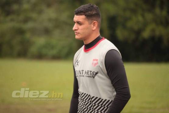 El guardameta estaría la espera de recibir una nueva oferta sobre la mesa. Foto: Edgar Witty