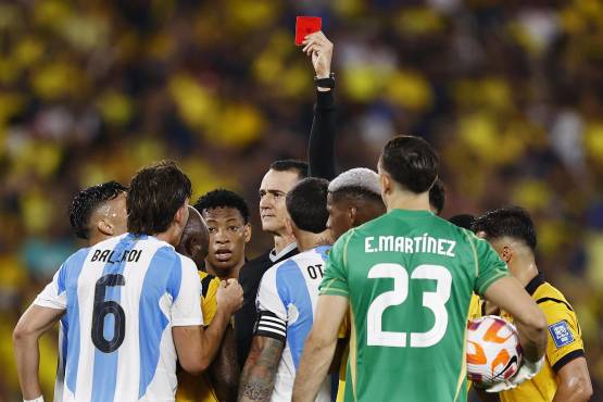 Nicolás Otamendi fue expulsado ante Ecuador y se perderá el debut de Argentina en el Mundial 2026.