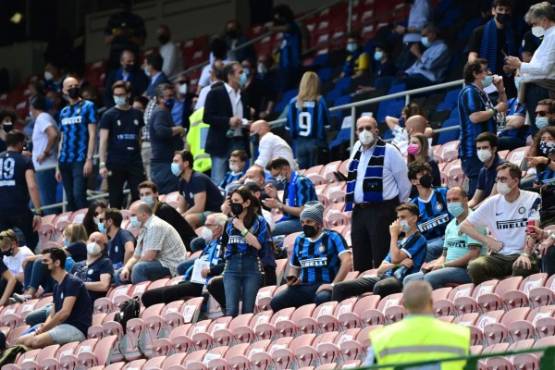 Inter Milan's fans attend the Italian Serie A football match Inter Milan vs Udinese on May 23, 2021 at the San Siro stadium in Milan. (Photo by MIGUEL MEDINA / AFP)