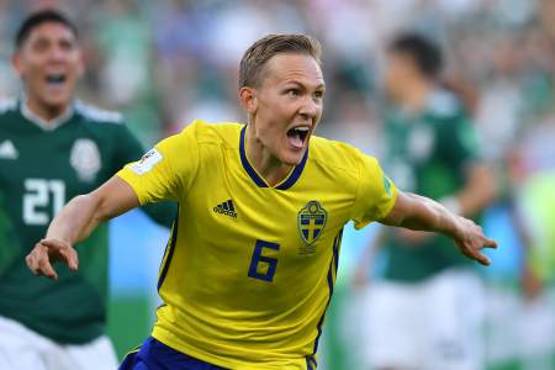 Sweden's defender Ludwig Augustinsson celebrates after scoring the opening goal during the Russia 2018 World Cup Group F football match between Mexico and Sweden at the Ekaterinburg Arena in Ekaterinburg on June 27, 2018. / AFP PHOTO / HECTOR RETAMAL / RESTRICTED TO EDITORIAL USE - NO MOBILE PUSH ALERTS/DOWNLOADS