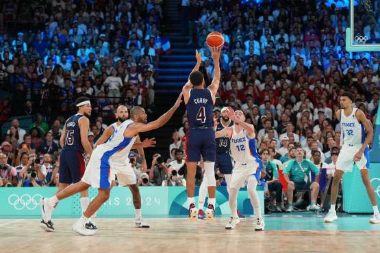 Stephen Curry lideró a Estados Unidos con ocho triples, cuatro en el momento ‘clutch’ en la final ante Francia.