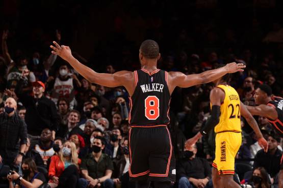 Walker terminó con 10 puntos, 12 asistencias y 10 rebotes. El base de 1,83 metros corrió desesperadamente en la duela en la segunda mitad buscando su décimo rebote y que finalmente consiguió en el cuarto periodo, cuando le cayó un bloqueo de Mitchell Robinson.