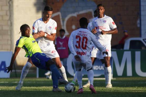 Mazazo al Olimpia de Espinel: Los potros del Olancho FC hincan al león, lo derrotan y sueñan con liguilla