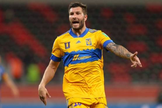 Tigres' forward Andre-Pierre Gignac speaks to a teammate during the FIFA Club World Cup second round football match between Mexico's UANL Tigres and Korea's Ulsan Hyundai at the Ahmed bin Ali Stadium in the Qatari city of Ar-Rayyan on February 4, 2021. (Photo by KARIM JAAFAR / AFP)