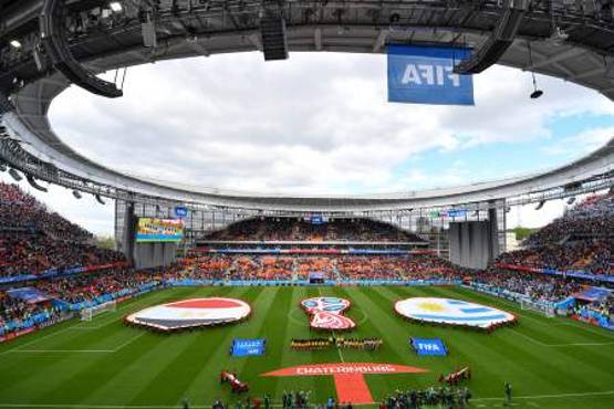 A general view shows the stadium with the teams lined up for the national anthems before kick off of the Russia 2018 World Cup Group A football match between Egypt and Uruguay at the Ekaterinburg Arena in Ekaterinburg on June 15, 2018. / AFP PHOTO / HECTOR RETAMAL / RESTRICTED TO EDITORIAL USE - NO MOBILE PUSH ALERTS/DOWNLOADS
