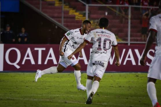 Golazo de Alex López y Alajuelense clasifica a la siguiente fase de la Copa Centroamericana