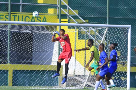 Con 18 años, Juergen García es el portero titular del Lone FC. FOTO: Neptalí Romero.