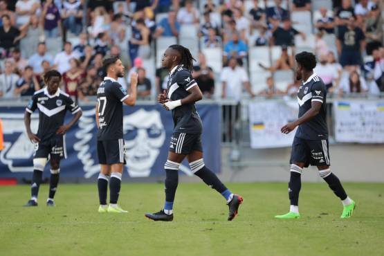 ¿Último partido en Francia? Alberth Elis fue titular y participó en los goles del Girondins en paliza por Ligue 2
