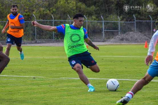 Chirinos ya trabaja al cien por ciento con el Olimpia. Gran refuerzo ha conseguido el club blanco.