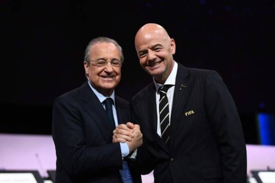 FIFA President Gianni Infantino (R) poses for a picture with Real Madrid's president Florentino Perez after being re-elected by acclamation for a second term at the 69th FIFA Congress at Paris Expo, Porte de Versailles in Paris on June 5, 2019. - The 49 year-old, who took charge of FIFA in February 2016 after the departure of the disgraced Sepp Blatter, stood unopposed for re-election for a new four-year term which will run until 2023. (Photo by FRANCK FIFE / AFP)