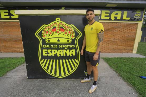 Pedro Báez es hasta ahora el complemento de Ramiro Rocca, con quien dice sentirse muy cómodo en el ataque del Real España. Foto Moisés Valenzuela.