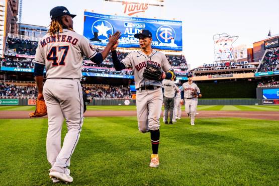 Mauricio Dubón se ha vuelto esencial en los Astros, tanto en defensiva y ofensiva.