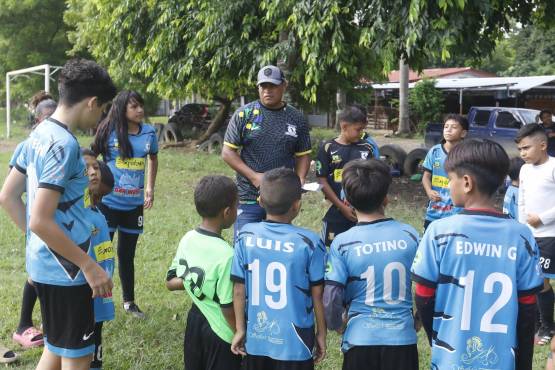 Ahora Héctor Gutiérrez tiene, junto a Danilo Velásquez, una escuela de fútbol en El Progreso.