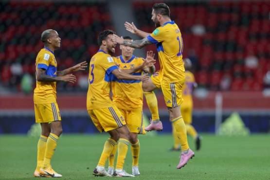 Tigres' forward Andre-Pierre Gignac (R) celebrates his goal with teammates during the FIFA Club World Cup second round football match between Mexico's UANL Tigres and Korea's Ulsan Hyundai at the Ahmed bin Ali Stadium in the Qatari city of Ar-Rayyan on February 4, 2021. (Photo by KARIM JAAFAR / AFP)