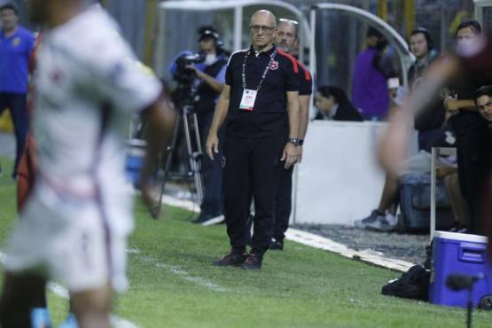 Fabián Coito podría celebrar su primer título con la Liga Deportiva Alajuelense.