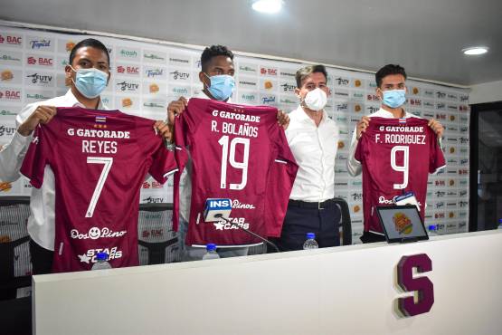 Darixon Vuelto es presentado oficialmente como jugador del Saprissa de Costa Rica; portará el dorsal 18