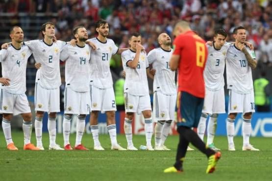 Spain's midfielder Koke reacts after missing a penalty kick during the penalty shoot-out during the Russia 2018 World Cup round of 16 football match between Spain and Russia at the Luzhniki Stadium in Moscow on July 1, 2018. / AFP PHOTO / Francisco LEONG / RESTRICTED TO EDITORIAL USE - NO MOBILE PUSH ALERTS/DOWNLOADS