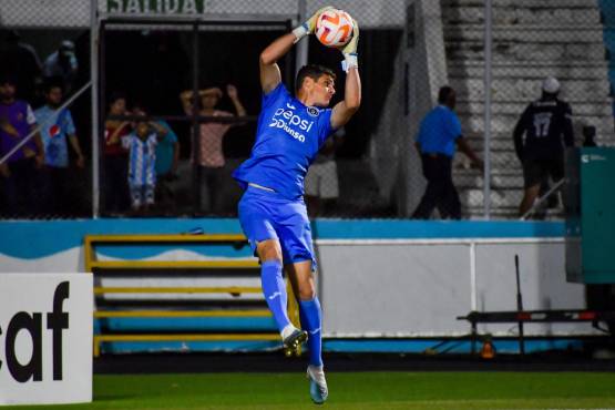 Jonathan Rougier ha realizado 11 vallas invictas entre Liga Nacional y Copa Centroamericana en este semestre.