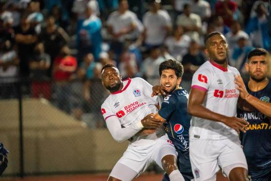 Justin Arboleda y Brayan Beckeles están entre los pilares de la configuración del Olimpia de Pedro Troglio.