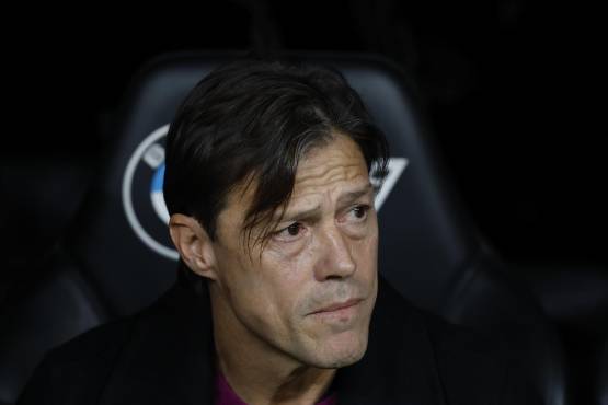 El argentino Matías Almeyda, entrenador del Sevilla, quien fue expulsado al descanso cuando ya tenía una tarjeta amarilla
