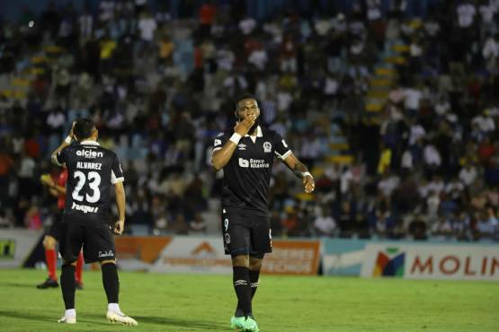 Olimpia con tres minutos eléctricos le remontó el partido al Victoria, que sigue hundido: el albo es nuevo líder