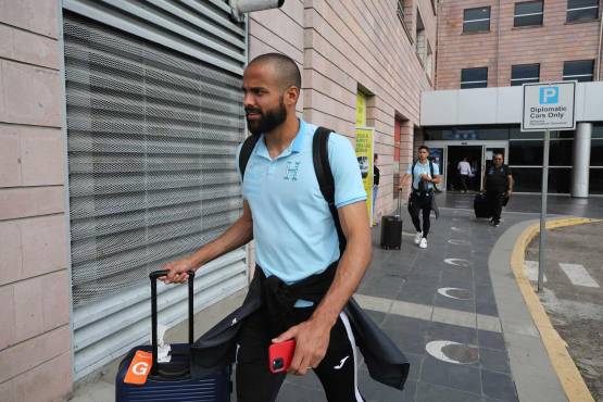 Edrick Menjívar recibió dos amarillas ante México (una en tiempo regular y otra en penales) por lo que está suspendido para el próximo juego por acumulación de tarjetas.