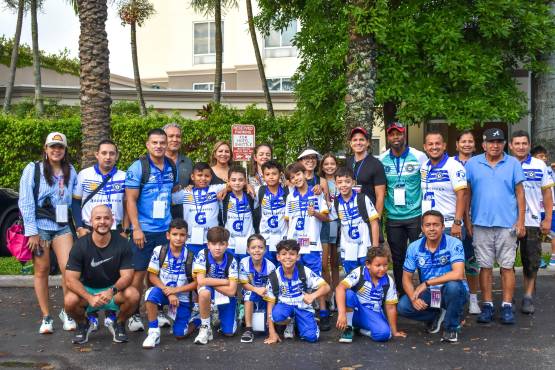 Varios padres de familia han hecho el viaje en apoyo a los niños que son el futuro del fútbol hondureño.