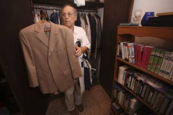 San Pedro Sula.Chelato UclÃÂ©s acudiÃÂ³ puntual a la cita y desde ayer llegÃÂ³ a la sede del Real EspaÃÂ±a para comenzar con los trabajos de la pretemporada que arrancan hoy en la sede del club. UclÃÂ©s se reuniÃÂ³ ayer con la junta directiva del club aurinegro y afirma que Ã¢ÂÂveo un compromiso de todos,estÃÂ¡n muy entusiasmados con el proyecto y esperemos que pueda yo retribuir esa confianza y entusiasmo que tienen por mÃÂ­Ã¢ÂÂ, expresÃÂ³.120612.