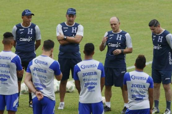 SelecciÃ³n juvenil nacional de fÃºtbol de Honduras - Sub-23 PreolÃ­mpico 2019 , - La SelecciÃ³n Nacional Sub-23 arrancÃ³ con su preparaciÃ³n rumbo a los Juegos OlÃ­mpicos de Tokio 2020 - microciclos microciclo- FabiÃ¡n Coito Machado es un ex futbolista y actual entrenador de la SelecciÃ³n Nacional .