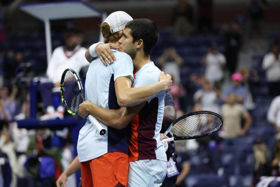 El mundo del tenis en shock: Alcaraz y una épica remontada ante Sinner para un histórico pase a semifinales del US Open