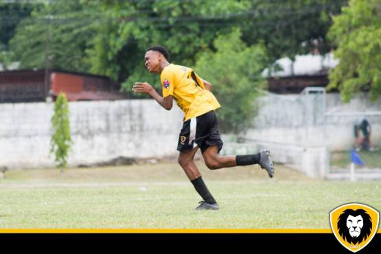 Bryan Félix destacó en las categorías inferiores con la Academia Leones desde las bandas.