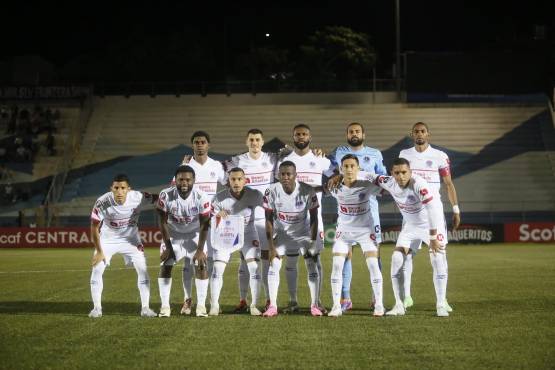 La alineación del Olimpia contra el CD Hércules en Las Delicias. FOTOS: Cortesía Deportes Acción.