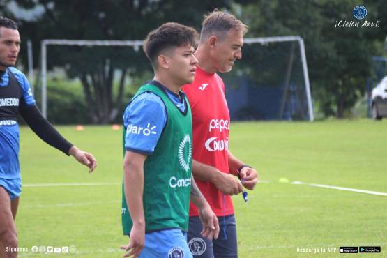 Fabricio Brener charló con su compatriota el argentino y DT de Motagua, Hernán “La Tota” Medina.