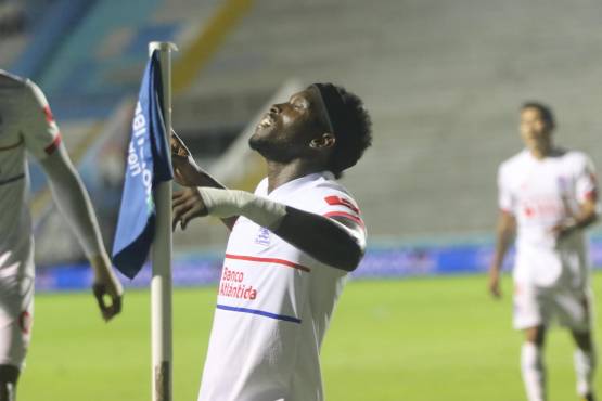 Olimpia se manda otro equipo y derrota a los lobos de la UPNFM; Alberth Elis volvió a anotar en Liga Nacional