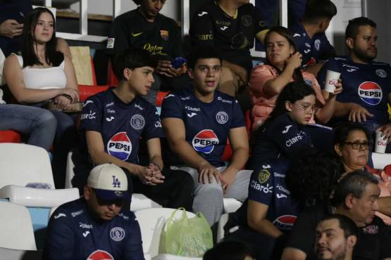 Motagua derrota al Real España con golazo del Zapatilla Mejía, pero deja abierta la serie de semifinales