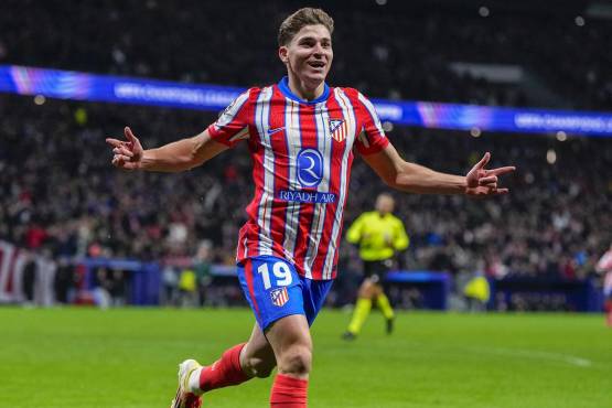 Barcelona quiere fichar a Julián Álvarez como el sustituto de Robert Lewandowski.