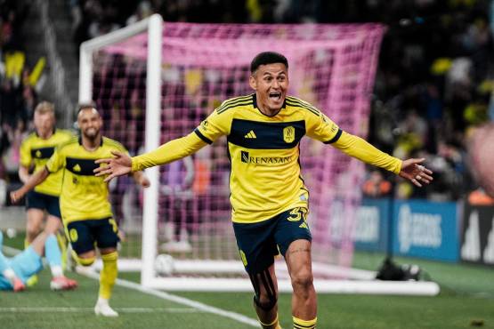 Andy Nájar sigue destacando con el Nashville y la MLS premia a lo grande al lateral hondrureño
