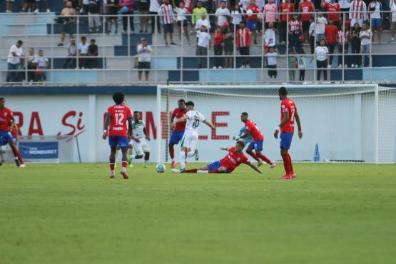 Olimpia luchó y como premio, se lleva de Juticalpa un triunfo que lo consolida como líder del Apertura 2025