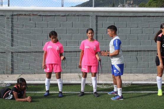 Finalmente habrá un torneo sub-20, que será como un certamen de reservas femenino.