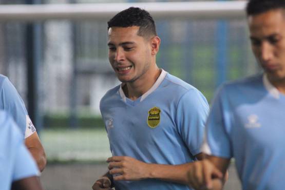Jhow Benavídez fue suplente en el empate 1-1 del Real España contra Olimpia del pasado fin de semana.