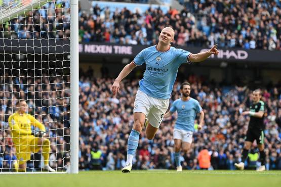 Es el mejor del mundo: Haaland sigue abusando de la Premier con nuevo doblete y rompe récord de Salah (VIDEO)