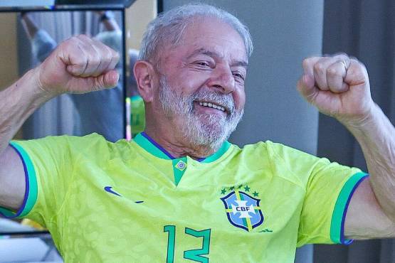 Lula prefiera que se le de oportunidad a los futbolistas que militan en la liga brasileña a otros que juegan en el extrajero.