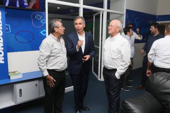 Wilfredo Guzmán, Ernesto Mejía y Jaime Villegas fueron parte de los invitado a la recepción.