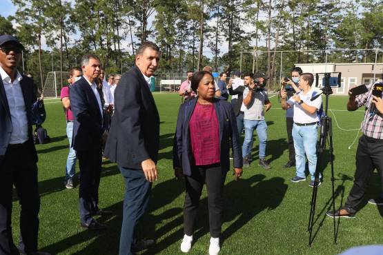 Jorge Salomón dirigió la delegación que presentó el proyecto a la emisaria de FIFA.