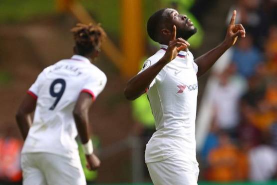 Chelsea's Canadian-born English defender Fikayo Tomori (R) celebrates after scoring the opening goal of the English Premier League football match between Wolverhampton Wanderers and Chelsea at the Molineux stadium in Wolverhampton, central England on September 14, 2019. (Photo by GEOFF CADDICK / AFP) / RESTRICTED TO EDITORIAL USE. No use with unauthorized audio, video, data, fixture lists, club/league logos or 'live' services. Online in-match use limited to 120 images. An additional 40 images may be used in extra time. No video emulation. Social media in-match use limited to 120 images. An additional 40 images may be used in extra time. No use in betting publications, games or single club/league/player publications. /