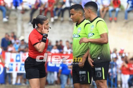 La capitalina Melissa Pastrana, en el encuentro Real de Minas-Olimpia.