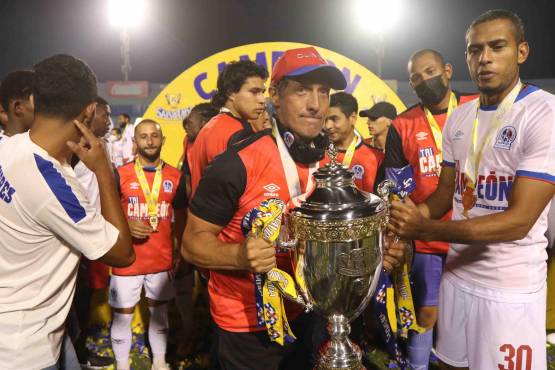 El entrenador argentino Pedro Troglio vivió un momento histórico al ser tetracampeón con Olimpia en apenas dos años y medio.