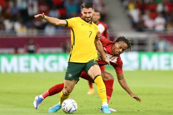 Duelo de dientes apretados en Perú y Australia en Doha. Foto: AFP.