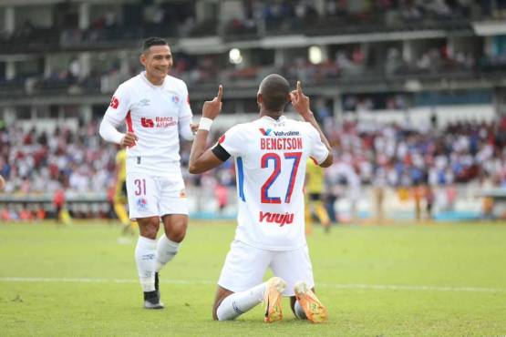 Jerry Bengtson busca ser también el máximo goleador en toda la historia de Liga Nacional.